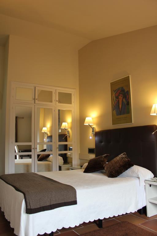 Leonor De Aquitania Hotel 3*